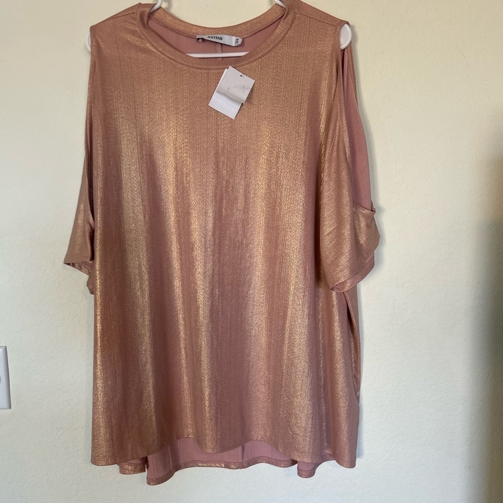 NWT 2X Just Fab Women's Foiled Cold Shoulders Rose Gold